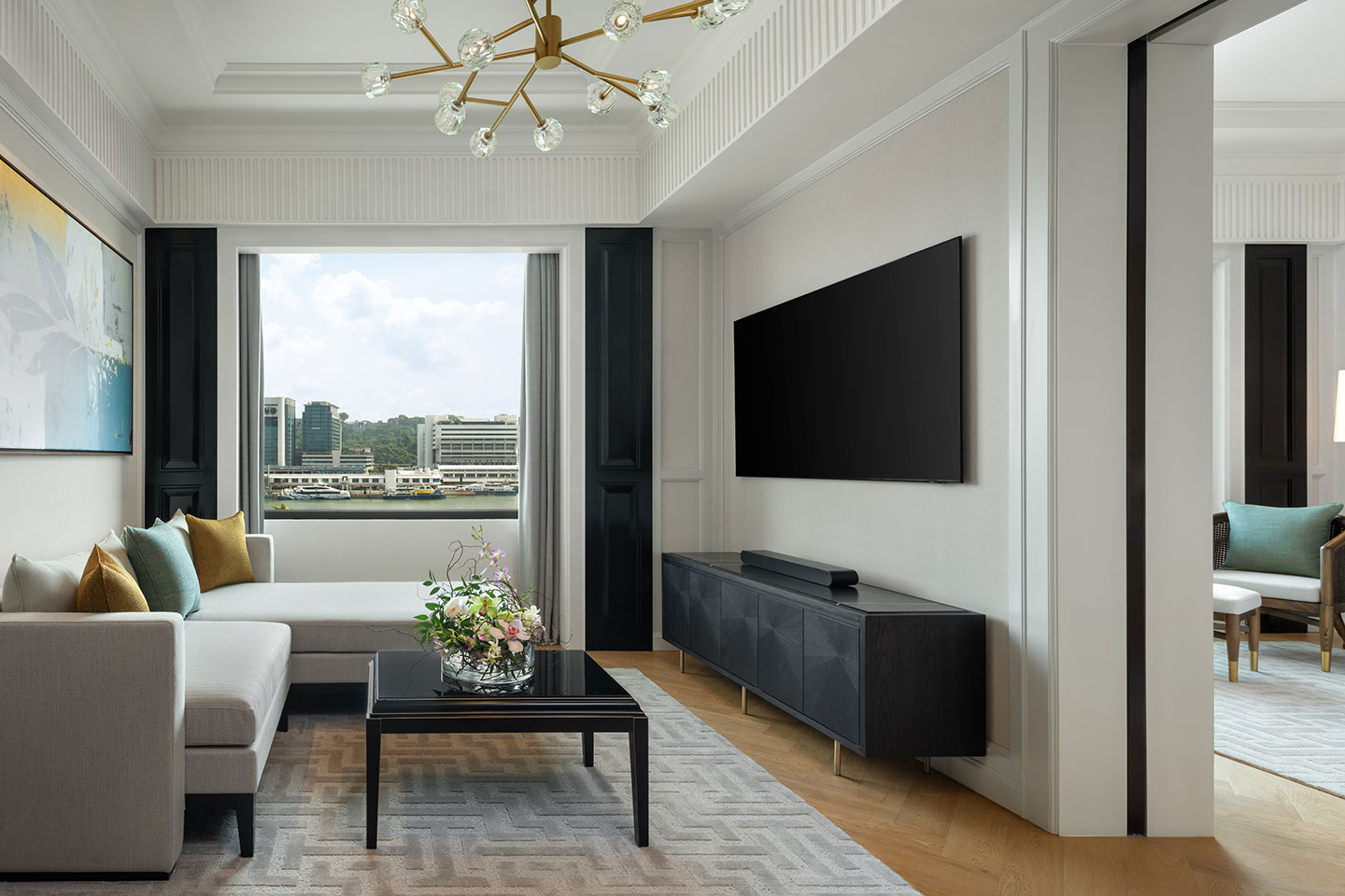 Deluxe-Suite_King_Living-Room