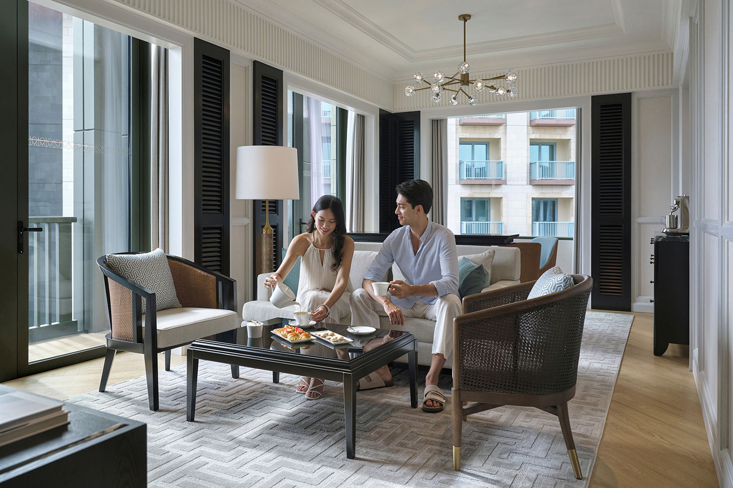 Grand-Luxury-Suite_Living-Room