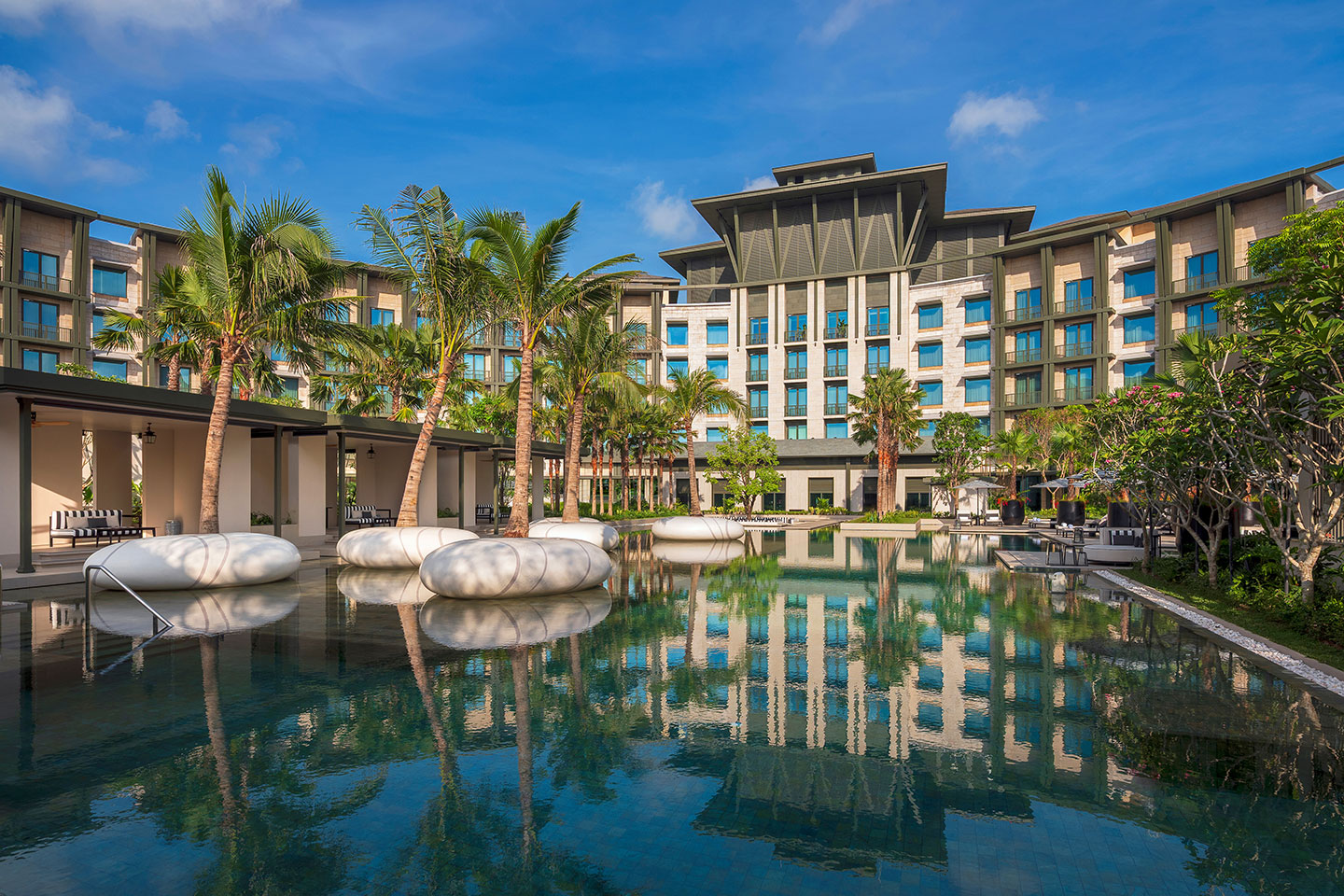 Outdoor_Swimming-Pool