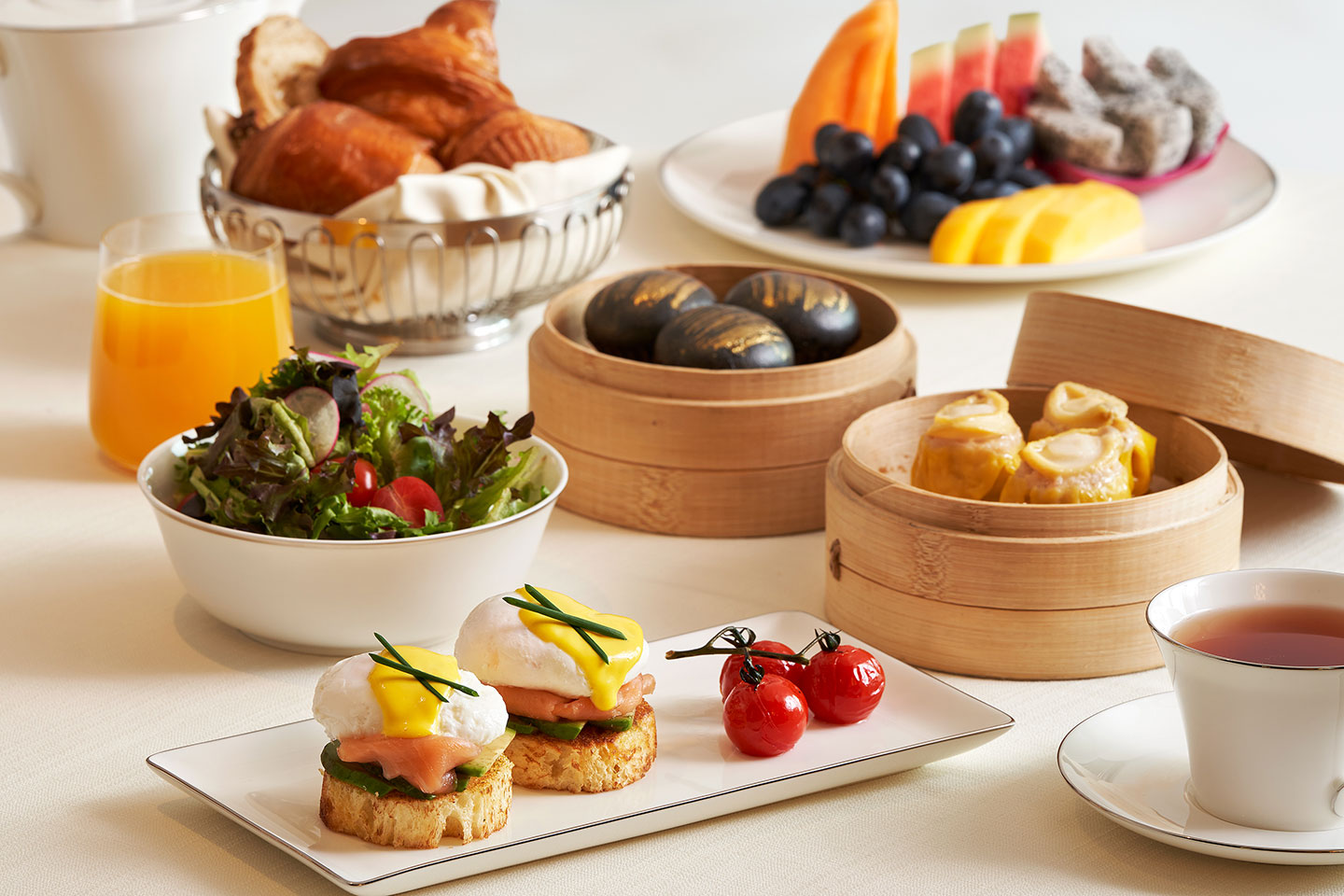 The-Laurus-Hotel_In-Room-Dining_2